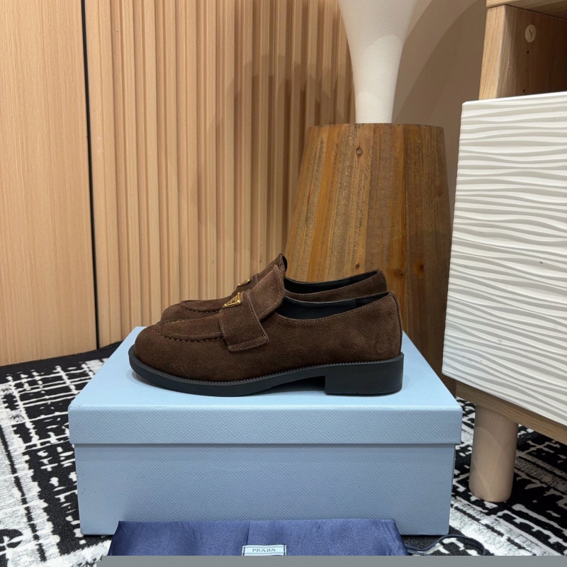 Pra*a leather shoes
